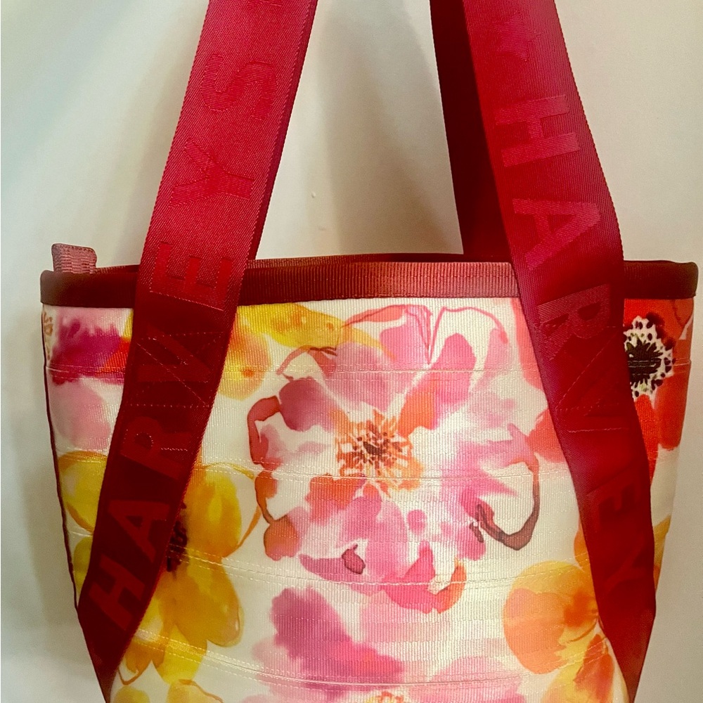 Harvey’s Seatbelt Tote LIMITED EDITION artist collab Sujean Rim! Collectors item
